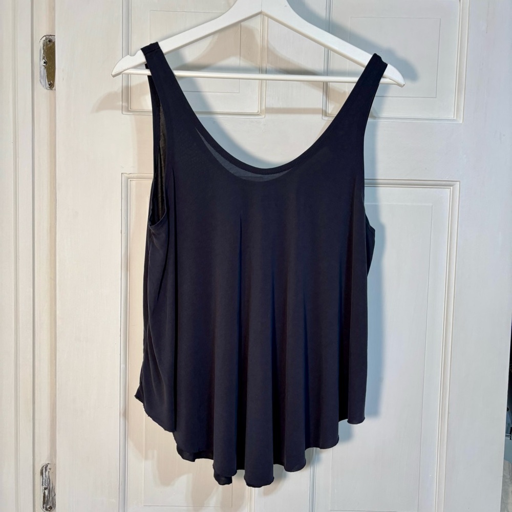 The Impeccable Pig Size S Flowy V-Neck Tank in Black